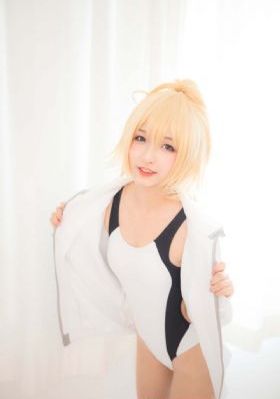 xxxx丰满小少妇公交车上_DVD电影完整版